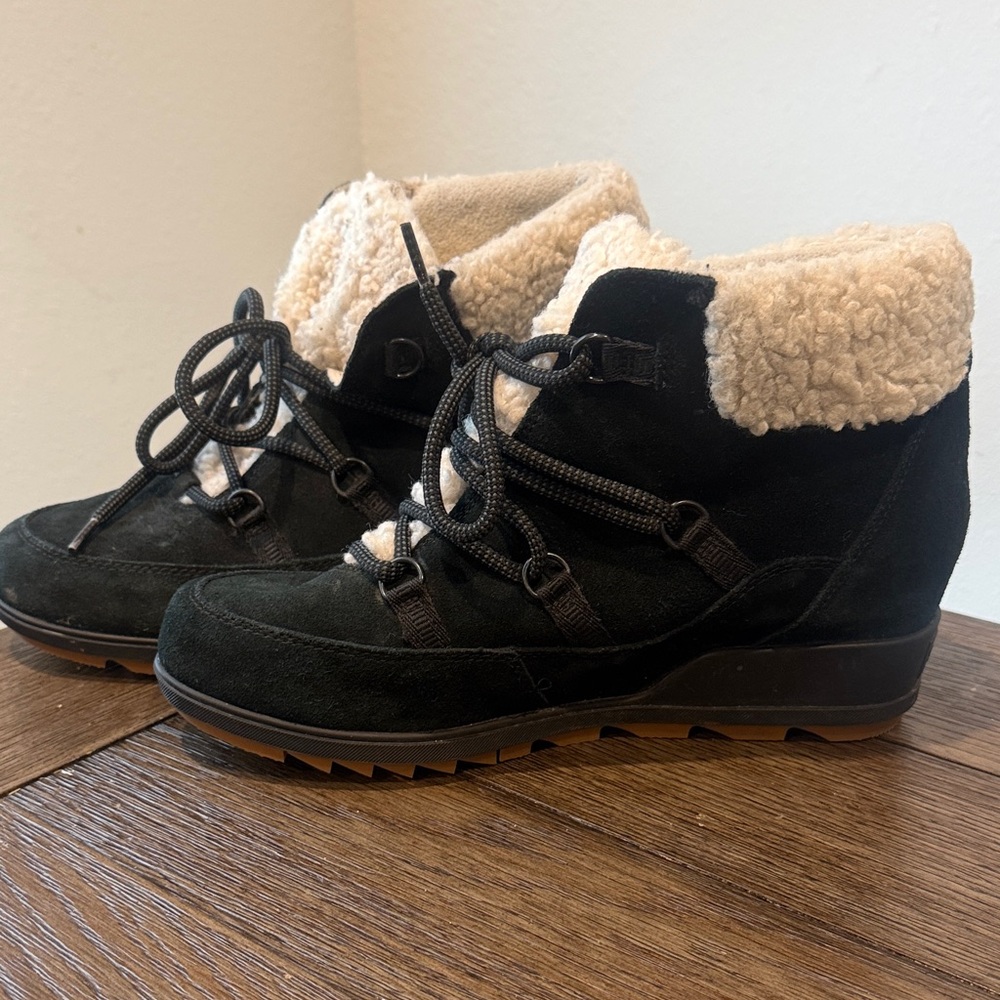 Sorel Black Suede Winter Boots with Cream Shearling